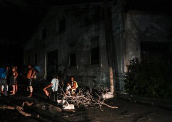 La Habana enfrenta apagones de hasta 12 horas al día en medio de la peor crisis energética