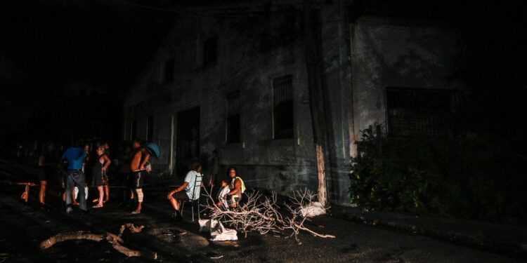 La Habana enfrenta apagones de hasta 12 horas al día en medio de la peor crisis energética