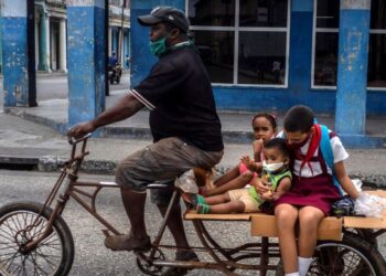 Cuba retoma programa de escuela al campo, ¿explotación de menores?