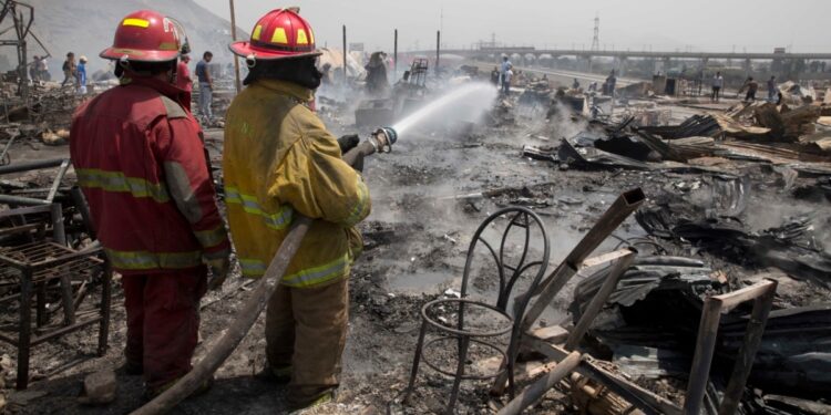 Incendios forestales en Perú dejan 15 muertos y más de 3.000 hectáreas arrasadas