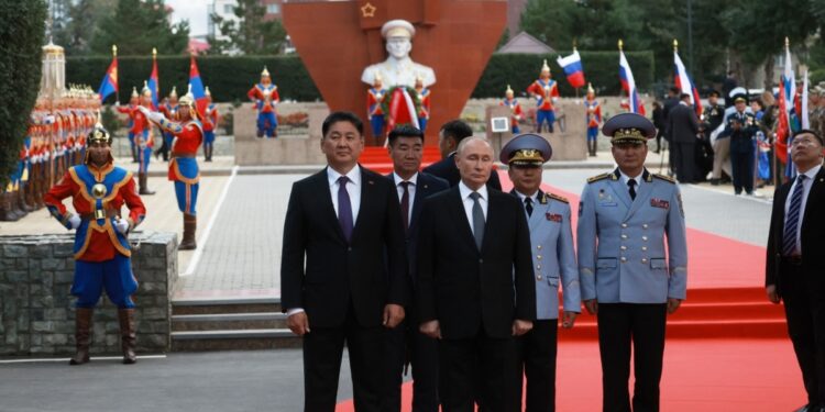 Putin visita Mongolia desafiando orden internacional de detención en su contra
