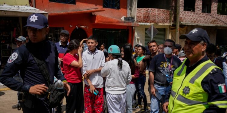 Mueren 6 personas en deslave provocado por fuertes lluvias en México