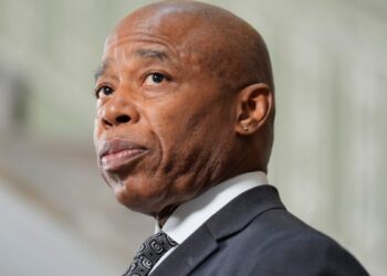 El alcalde de Nueva York enfrenta cargos
federales