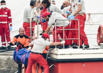 Primeras autopsias revelan ahogamiento como causa de muerte de víctimas del naufragio de superyate