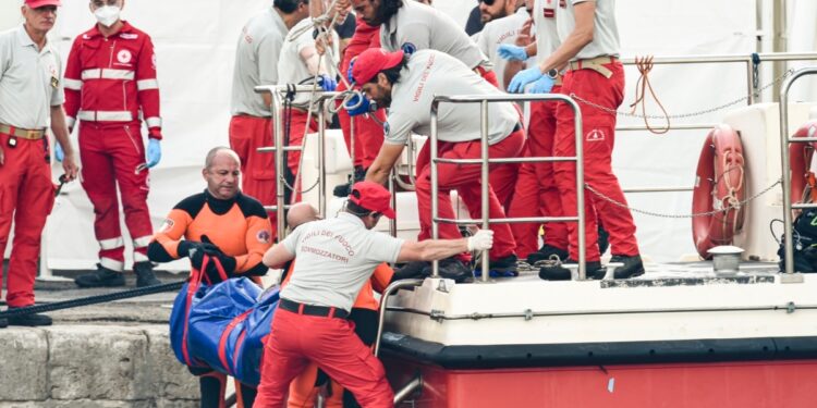 Primeras autopsias revelan ahogamiento como causa de muerte de víctimas del naufragio de superyate