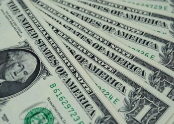 El dólar cierra en baja en Venezuela y Argentina, este 13 de septiembre