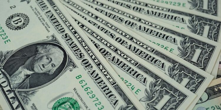 El dólar cierra en baja en Venezuela y Argentina, este 13 de septiembre