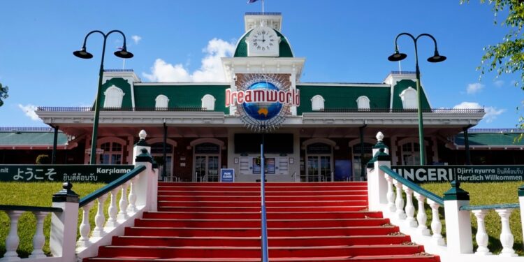 Tigre muerde a adiestradora en parque de diversiones en Australia