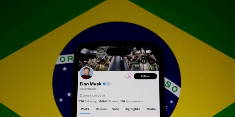 Máximo tribunal de Brasil dictamina que X debe pagar las multas pendientes para reanudar el servicio