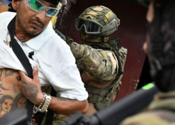 Violencia azota a Ecuador, ataque armado contra civiles deja cinco muertos