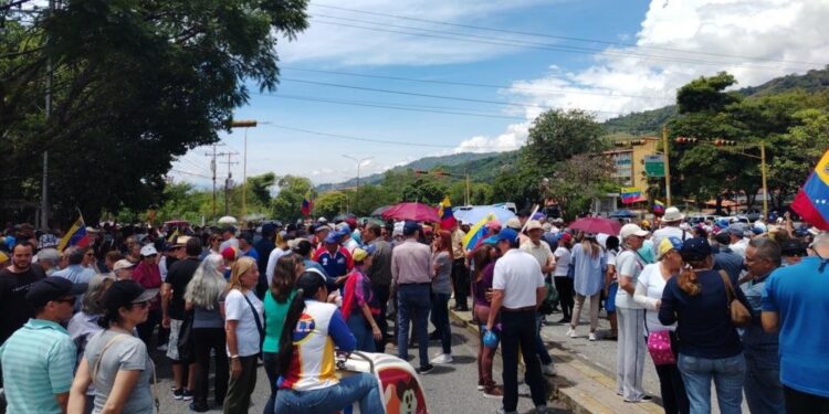 Venezolanos cumplieron con el enjambre, la protesta que convocó María Corina Machado
