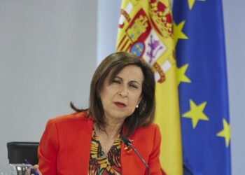 Ministra de Defensa de España califica al régimen de Maduro como una dictadura