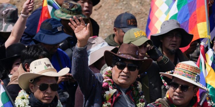 Evo Morales vuelve a encabezar una marcha contra el gobierno de Luis Arce