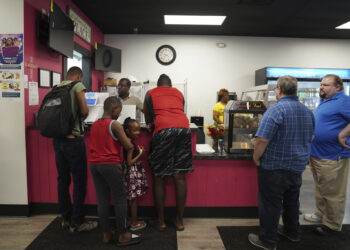 Ciudad de Ohio recibió amenazas del extranjero tras afirmaciones de Trump sobre inmigrantes haitianos