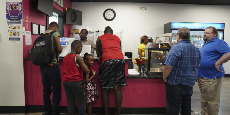 Ciudad de Ohio recibió amenazas del extranjero tras afirmaciones de Trump sobre inmigrantes haitianos