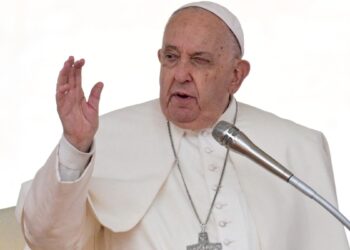 El papa Francisco, recuperado de una gripe, califica de «inaceptables» ataques aéreos en Líbano