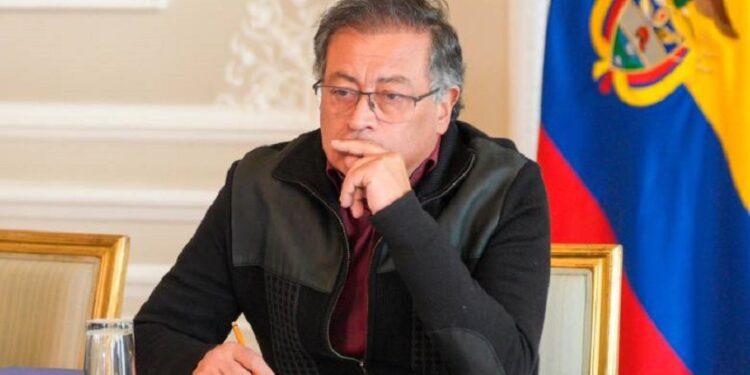 Petro estudiará resolución del Senado que busca reconocer a Edmundo González como presidente