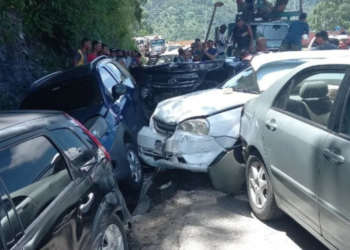 Al menos 15 vehículos involucrados en un megachoque en la ARC (+Fotos)