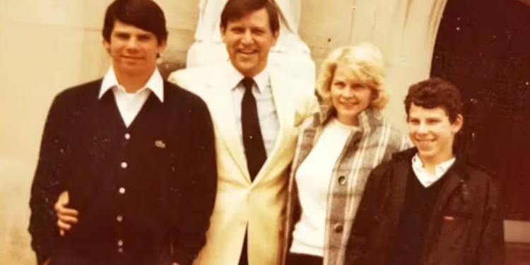 El caso de los hermanos que asesinaron a sus padres: abusos de poder y la disputa por la herencia millonaria