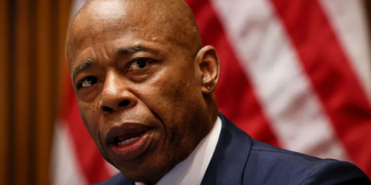 Escándalo en el Ayuntamiento de Nueva York por cargos federales contra el alcalde Eric Adams