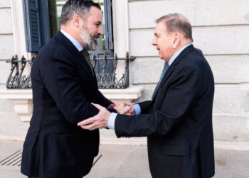 Edmundo González se reúne con el presidente de VOX, Santiago Abascal, en el Congreso de España (Detalles)