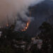 Incendios en Quito dejan dos bomberos heridos y más de cien familias evacuadas