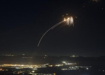 El Ejército israelí detecta unos 45 cohetes lanzados por hezbolá contra Galilea Occidental