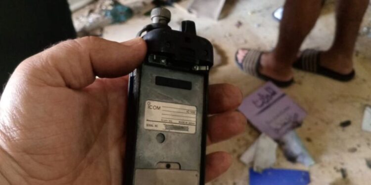 Revelan el componente que llevaban las baterías de los walkie-talkies que estallaron en Líbano