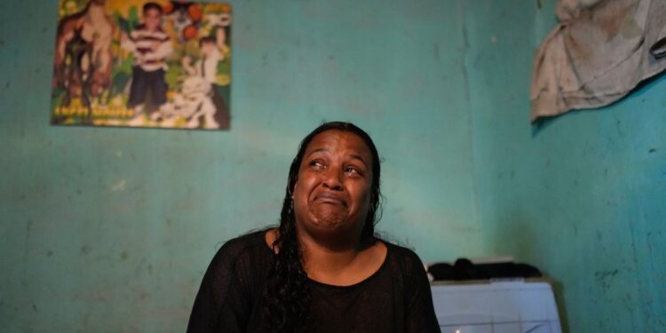 Madres de adolescentes presos tras elecciones en Venezuela claman por su libertad