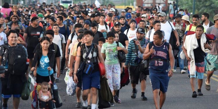 México ofrece autobús y escoltas hasta la frontera a migrantes con citas para pedir asilo en EEUU