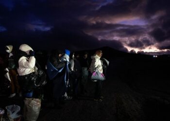 Detenciones por cruces ilegales en la frontera sur de EEUU aumentan 3% en agosto