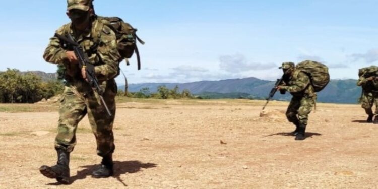 Ocho militares mueren en accidente de helicóptero en Colombia