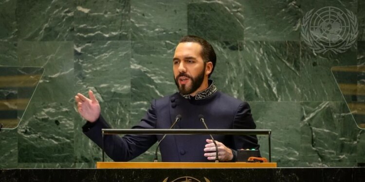 Bukele dice que el mundo es cada vez menos libre