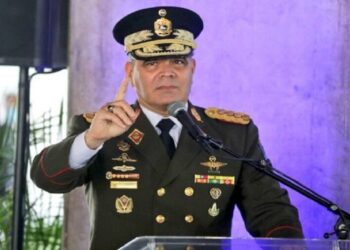 «Tendrán una respuesta contundente»: Padrino López ante amenazas de Erik Prince contra Venezuela