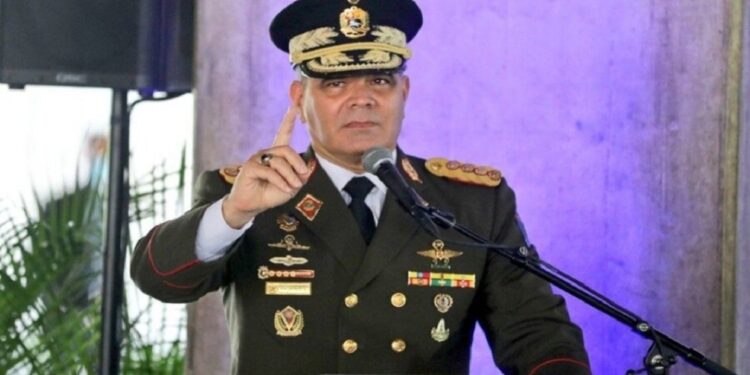 «Tendrán una respuesta contundente»: Padrino López ante amenazas de Erik Prince contra Venezuela