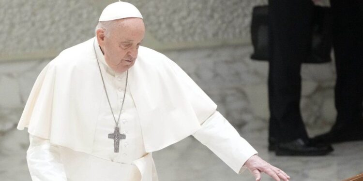 Alto funcionario del gobierno argentino cuestiona comentarios del papa Francisco