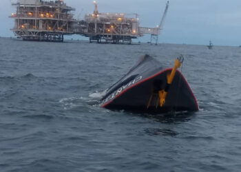 Tragedia en el Lago de Maracaibo: Embarcación se hundió con 25 personas a bordo