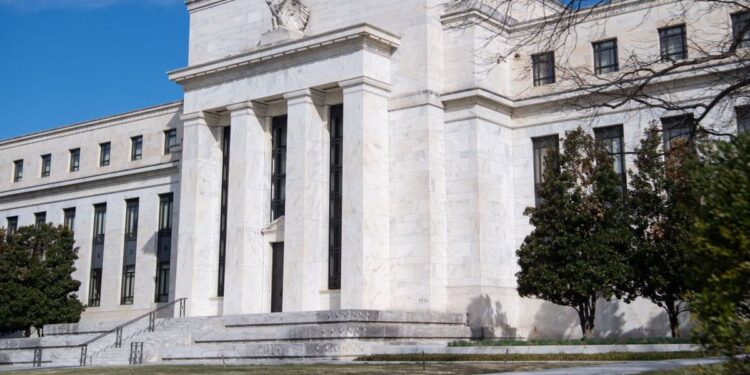 ¿Cómo afecta en América Latina la rebaja de las tasas de interés en Estados Unidos?