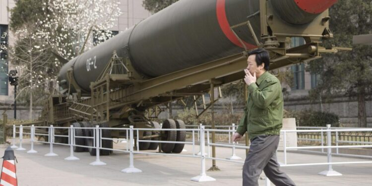 China lanza un misil balístico intercontinental a aguas del Pacífico