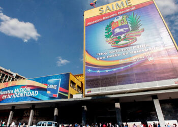 Venezolanos que solicitaron pasaportes en consulados cerrados solo podrán retirarlos en Caracas