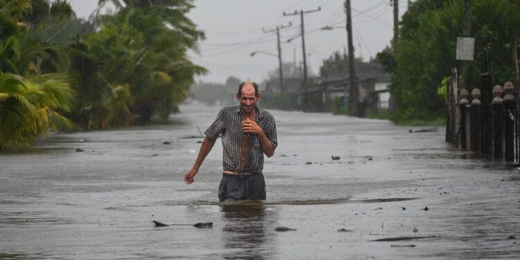 Más de 230.000 personas sin electricidad en occidente de Cuba tras paso de Helene