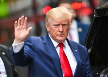 Trump promete que eliminará el parole humanitario, y advierte a inmigrantes: «prepárense para irse»