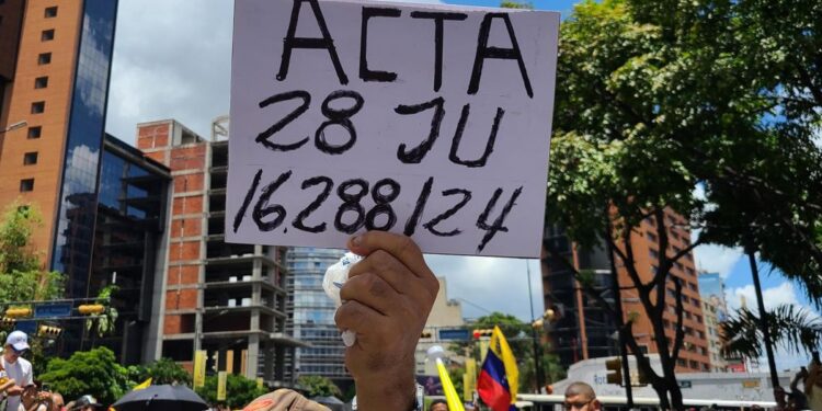 Iván Duque y Lucio Gutiérrez exigen a la comunidad internacional más presión contra dictadura de Maduro