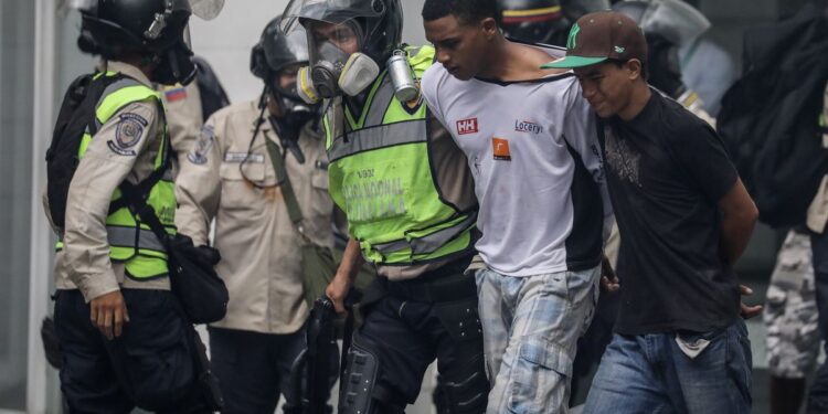 Casi 60 menores de edad siguen detenidos tras el fraude electoral en Venezuela