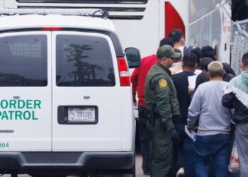 Informes desmienten imagen negativa de los inmigrantes en la campaña electoral y la economía de EEUU