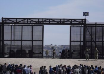 A un mes de las elecciones presidenciales, el gobierno estadounidense adopta modificaciones a restricciones al asilo en la frontera sur