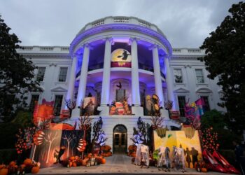 Calabazas, disfraces y fiestas marcan la pauta en la celebración de Halloween en EEUU