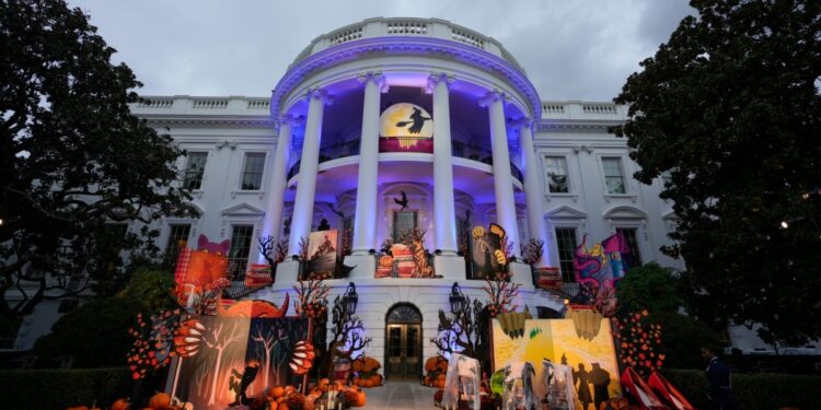 Calabazas, disfraces y fiestas marcan la pauta en la celebración de Halloween en EEUU
