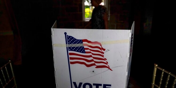 El FBI arresta a dos personas bajo sospecha de planificar un ataque durante las elecciones en EEUU