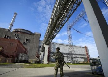 Reacciones de alarma surgen luego del estallido de un vehículo en la planta nuclear de Zaporizhia